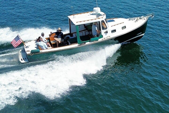 Private Yacht Tour in Portland Maine — Casco Bay Powerboat Cruises & Lighthouse Sightseeing