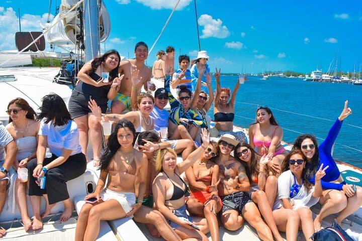 Catamaran Snorkel Cruise to Isla Mujeres from Cancún — Lunch & Open Bar photo 2