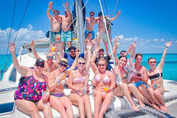 Catamaran Snorkel Cruise to Isla Mujeres from Cancún — Lunch & Open Bar photo 3
