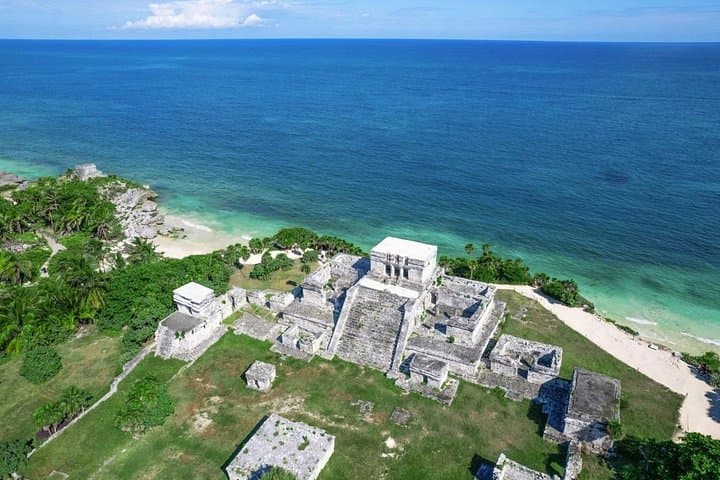 Tulum Turtle Snorkeling & Beach Day Tour: Akumal, Cenote Swim and Tulum Ruins