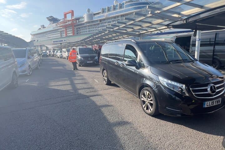 Private Transfer from London to Southampton via Windsor Castle photo 5