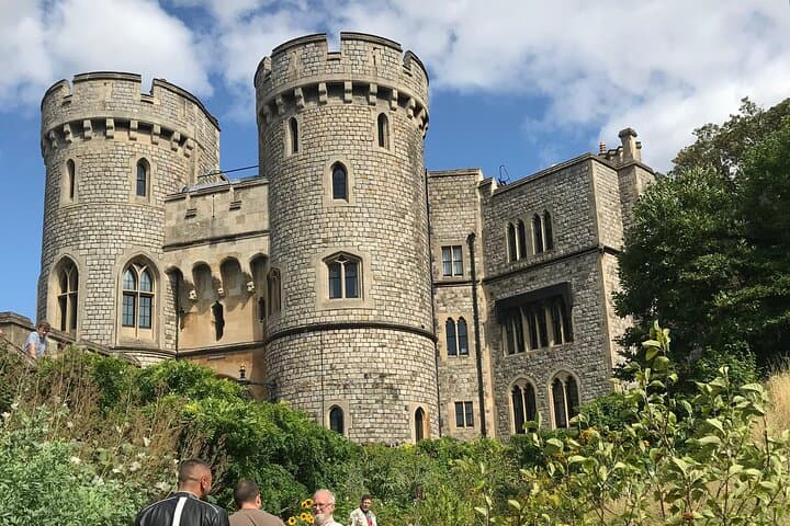 Private Transfer from London to Southampton via Windsor Castle photo 2