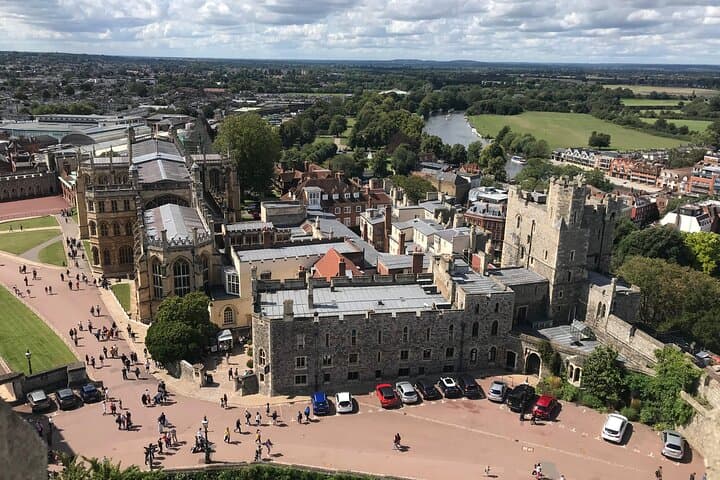 Private Transfer from London to Southampton via Windsor Castle
