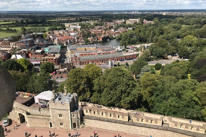 Southampton to London Private Transfer via Windsor Castle: Door-to-Door Comfort and Sightseeing photo 3