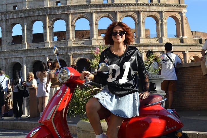 Private Vespa Tour in Rome with Hotel Pickup and Professional Photos photo 4