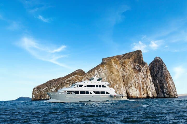EcoGalaxy Galapagos First Class Catamaran 5-6 Day Eco Cruise Snorkel Hike Kayak photo 1