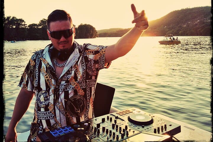 Party Cove Pontoon Cruise on Lake Austin: Private BYOB Boat Experience photo 4