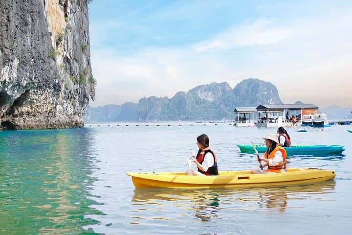 Bai Tu Long Bay Full-Day Kayaking & Thien Canh Son Cave Tour photo 6