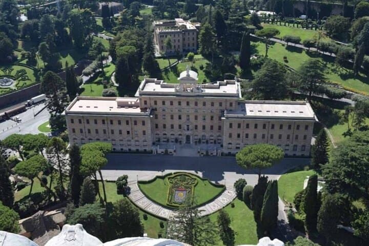 Private St. Peter’s Basilica Tour: Dome Climb, Papal Tombs & Panoramic Rome Views photo 4
