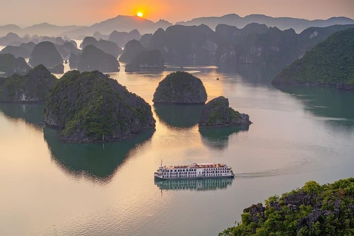Luxury Indochine 2-Day Halong and Lan Ha Bay Cruise with Balcony Cabin photo 3