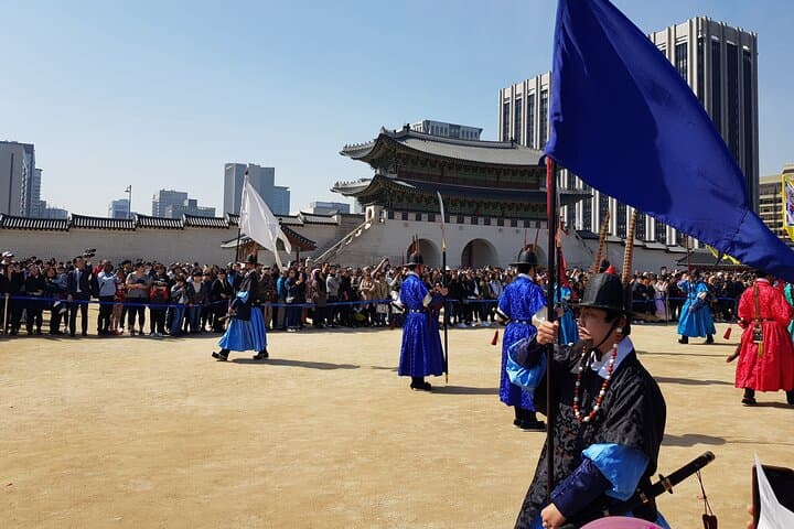 Private Layover Tour: 7-8 Hour Seoul Highlights from Incheon Airport photo 4