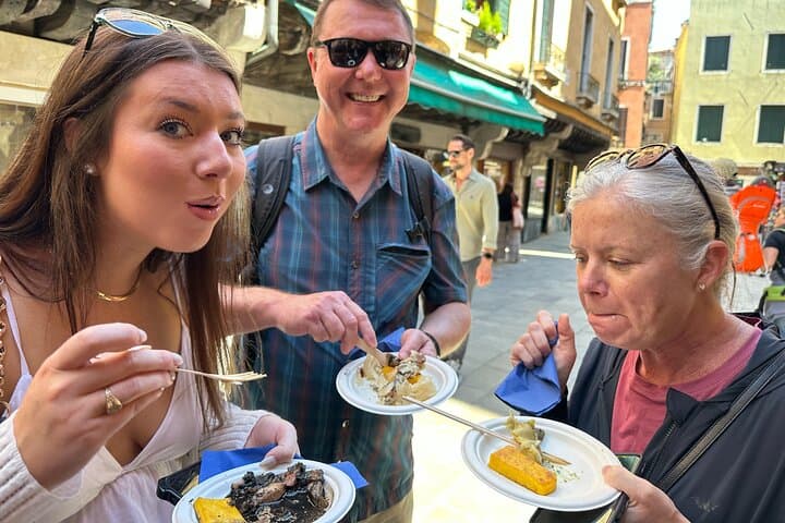 Taste Venice: Rialto Market & Cicchetti Walking Food Tour