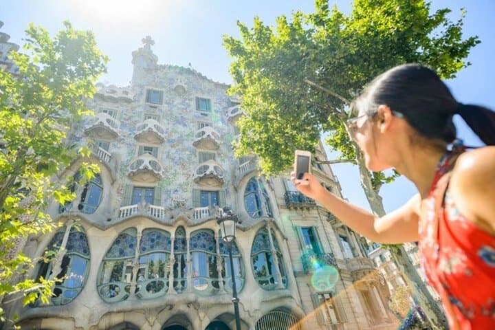 Barcelona City Card Guide: 30-Plus Attractions, Tours & Hop-On Hop-Off Tips photo 3