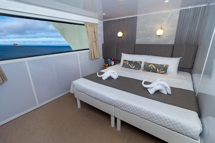 Galaxy Yacht First-Class Galapagos Cruise: 4–6 Day Small-Ship Wildlife, Snorkel & Kayak Itineraries photo 4