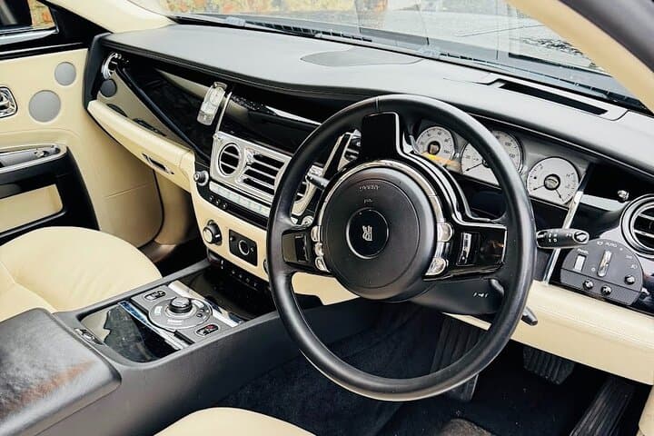 Private Rolls-Royce Coastal Tour: Giant's Causeway, Dark Hedges & Dunluce photo 4