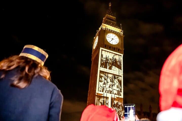 London Christmas Lights Night Tour: Top-Deck Sightseeing of Regent Street and Trafalgar Tree photo 4
