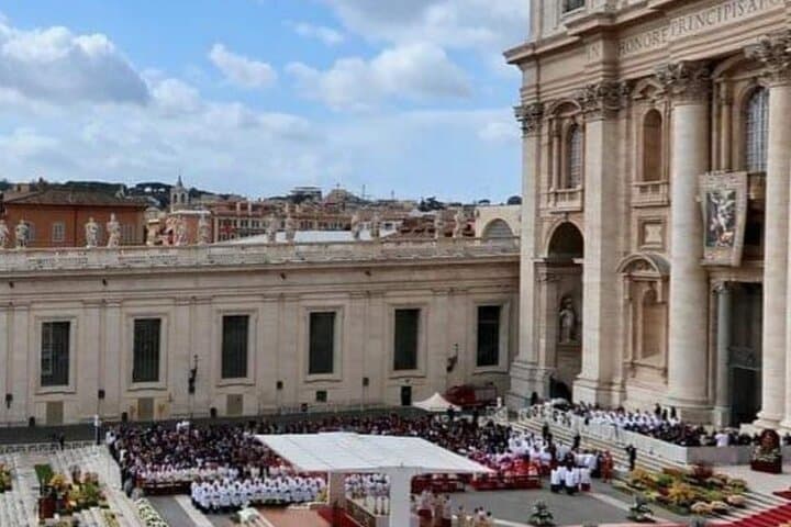 Rome Night Tour by Private Van: Piazza Lights, Aperitivo & Colosseum Views photo 2