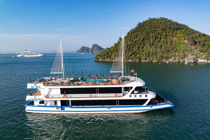 La Casta Halong Bay Day Cruise: Sung Sot Cave, Kayaking & Onboard Jacuzzi