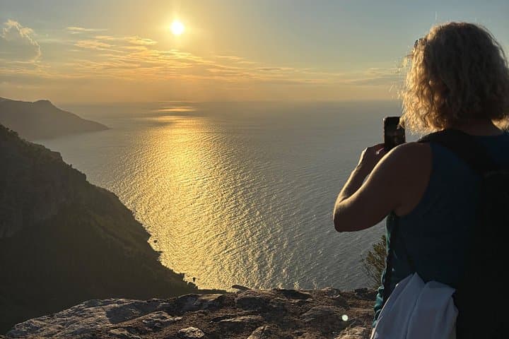 Sunset Hike and Small Picnic in Sierra de Tramuntana — West Mallorca Golden-Hour Walk