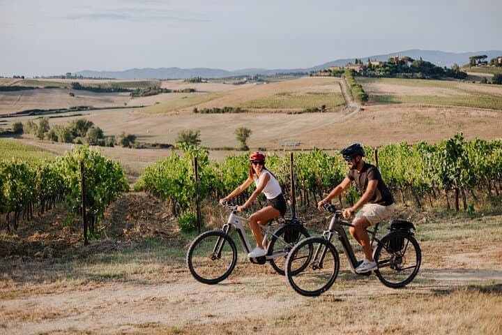 Cortona Val di Chiana eBike Tour and Wine Tasting