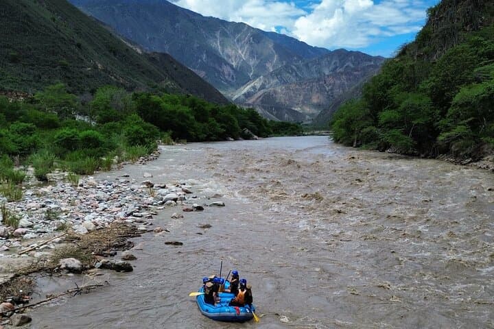 Chicamocha Canyon Rafting: 15 km of Class IV Rapids from Pescadero to Jordan photo 2