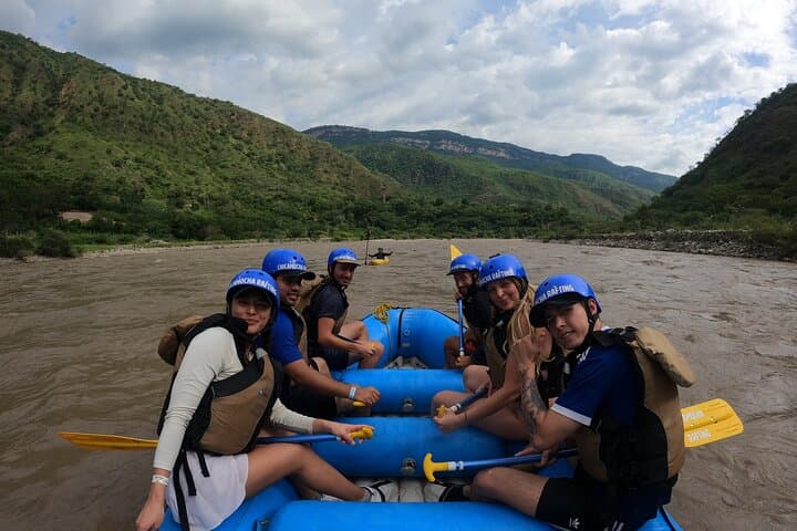 Chicamocha Canyon Rafting: 15 km of Class IV Rapids from Pescadero to Jordan photo 4