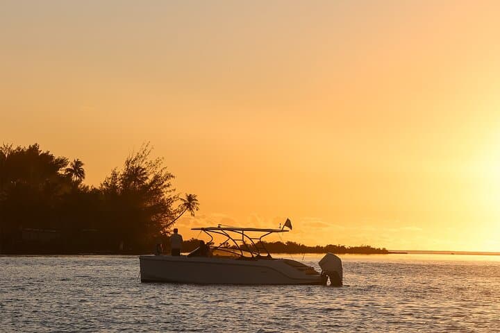 Bora Bora Luxury Private Sunset Cruise — Motu Tapu & Teavanui Pass