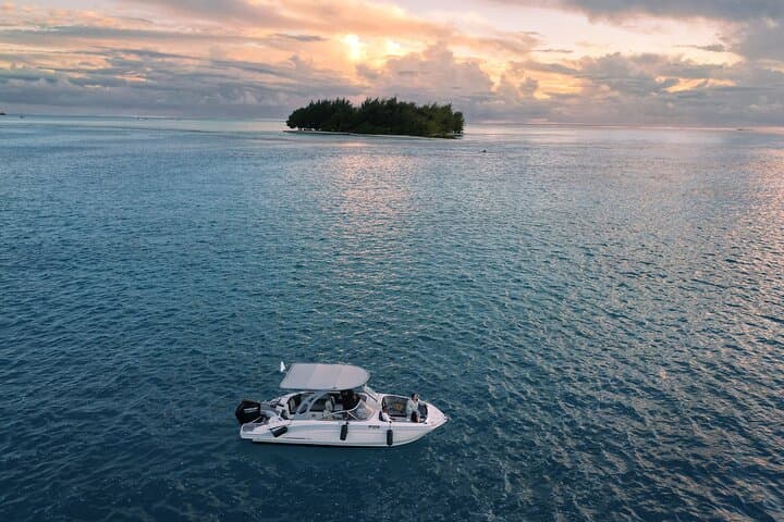Bora Bora Private Sunset Cruise — Motu Tapu & Teavanui Pass Champagne Sail photo 5