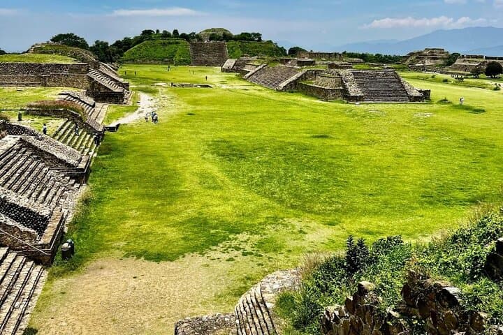 Monte Albán, Mezcal & Alebrijes: Full-Day Charm Zapoteca Tour from Oaxaca