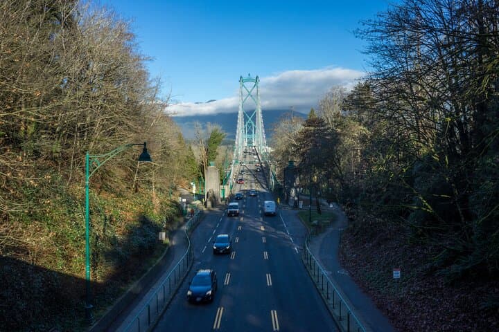 Discover Vancouver Winter: Half-Day City Tour of Stanley Park, Granville Island & Seawall photo 2