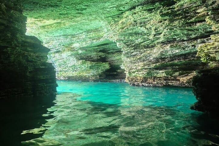 Private Bermuda Historic Sightseeing Cruise with Swim Stops — Hamilton Harbor Boat Tour photo 3