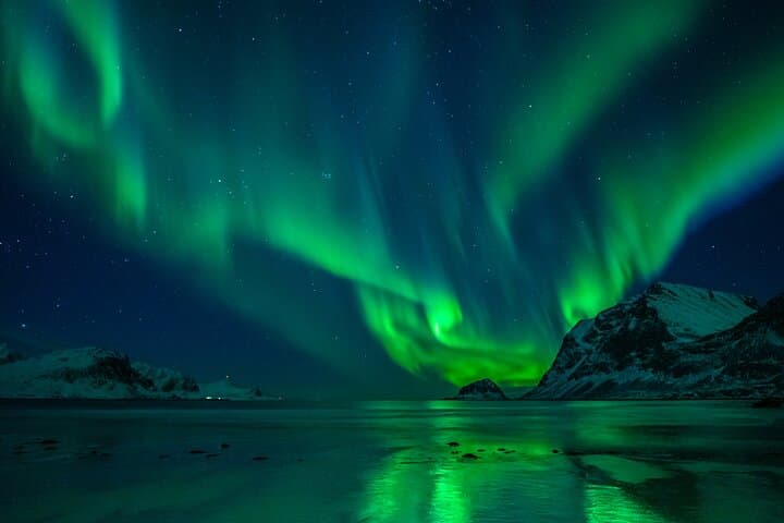 Tromsø Northern Lights Minibus Chase — Photo-Guided Aurora Hunt