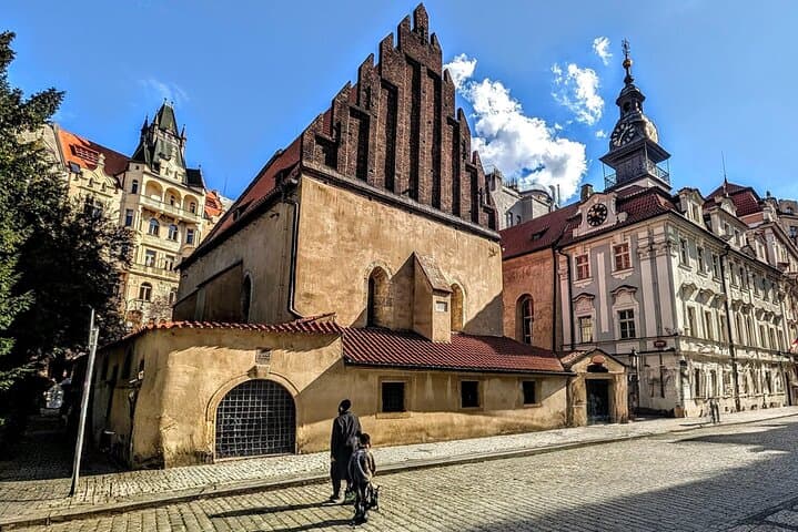 Jewish Prague Walking Tour: Synagogues, Cemetery & Medieval Underground