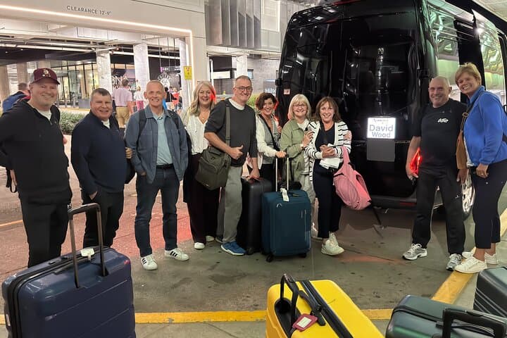 Nashville airport transfer to downtown by private limo (up to 14 passengers) photo 3