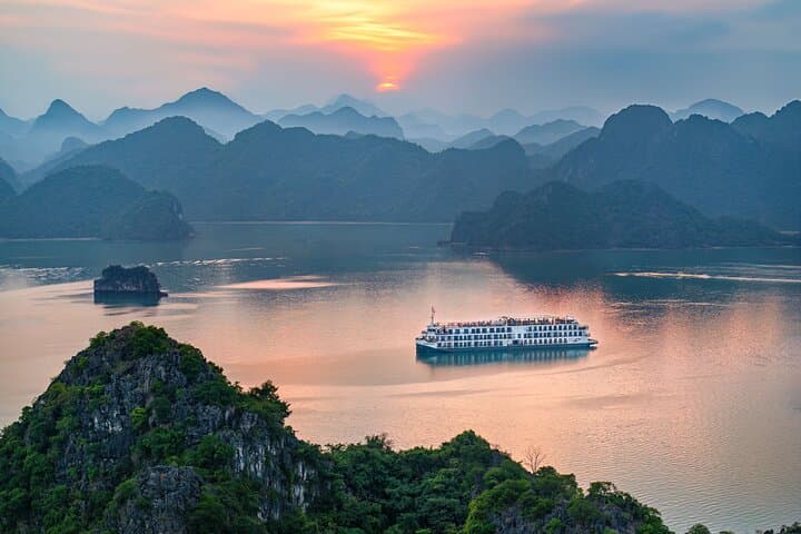 Indochine Luxury Cruise: 3-Day Halong & Lan Ha Bay Cruise from Hanoi