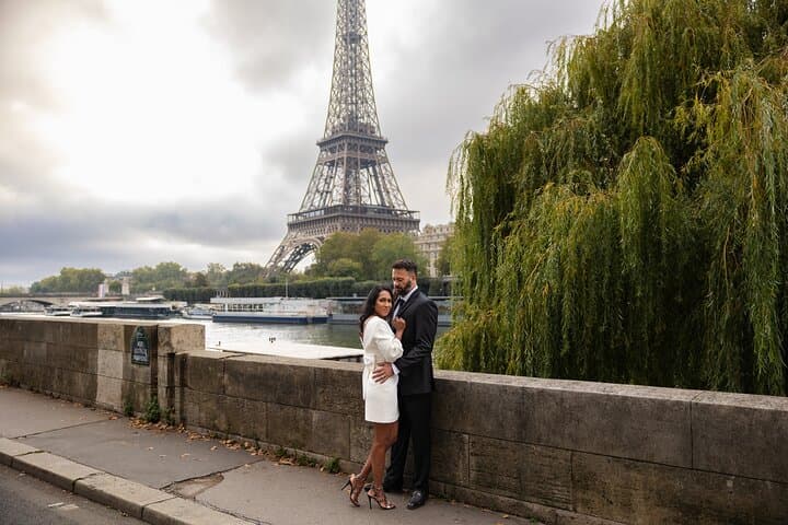 Eiffel Tower Couples Photoshoot: Romantic Paris Photo Session photo 5