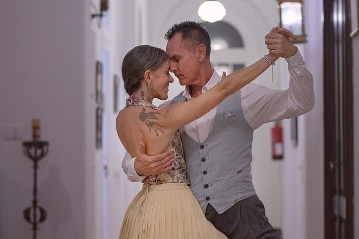Barcelona Rooftop Argentine Tango Lesson: Beginner Tango Class with Drinks
