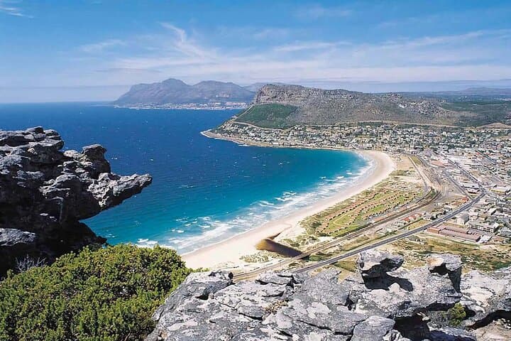 Private Cape Town Tour: Table Mountain, Boulders Penguins & Cape Point photo 2