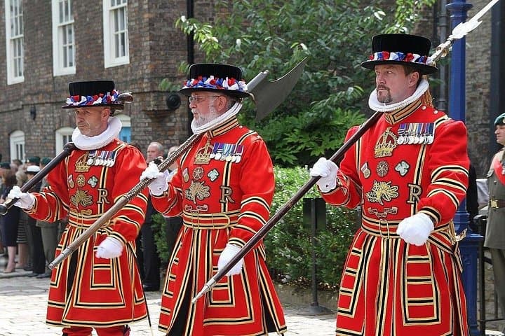 Private Tower of London Tour and Thames River Cruise: Exclusive Entry & Guided History photo 4