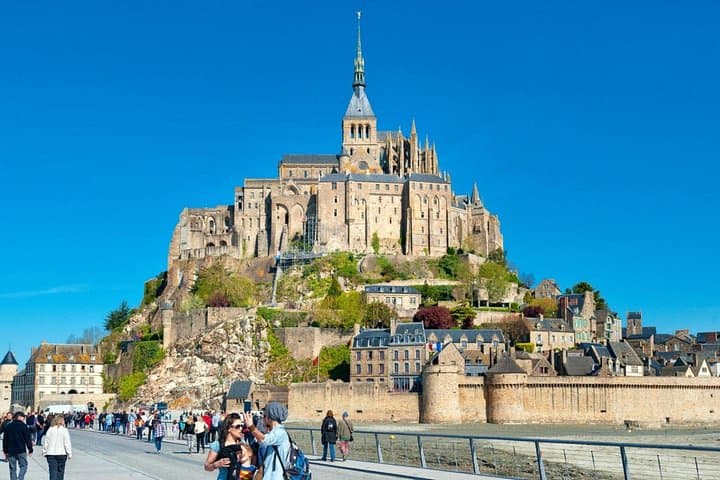 Day Trip from Paris to Mont Saint-Michel — Chinese-Guided Abbey Visit & Bay Walk photo 1