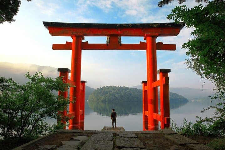 Mt Fuji & Hakone: Lake Ashi Pirate Ship, Owakudani Vents & Ropeway Day Tour photo 2