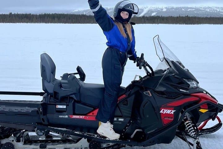Levi Twilight Snowmobile Safari and Arctic Stargazing — Evening Snowmobile Tour photo 2