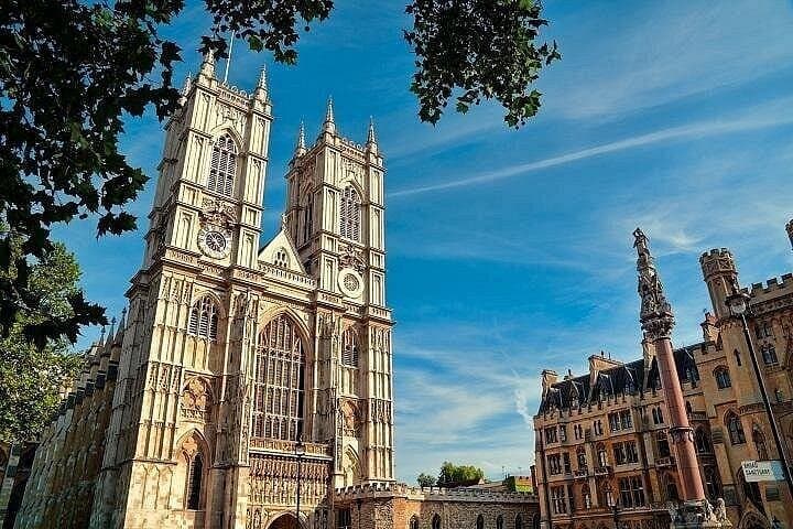Private Royal London Walking Tour with London Eye Entry — Skip the Line Experience photo 4
