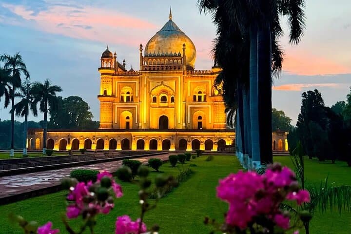 Half-Day Private Delhi Sightseeing Tour — India Gate, Humayun's Tomb & Lodi Gardens photo 1