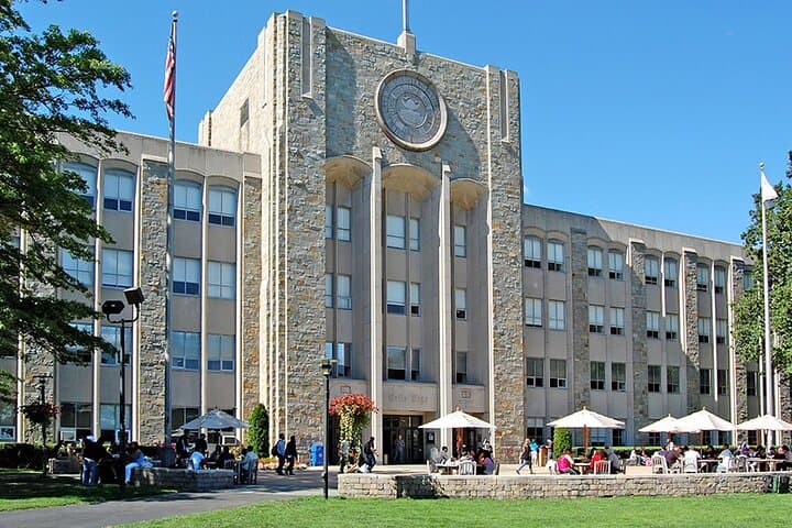 St. John's University Scavenger Hunt: Self-Guided Campus Escape Game in Queens photo 2