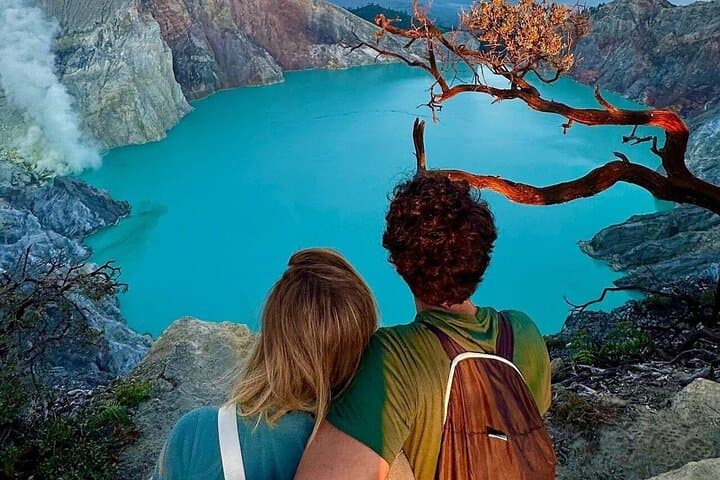 Mount Ijen Blue Fire Midnight Hike: Guided Tour from Banyuwangi