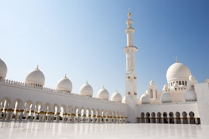 Abu Dhabi Day Tour: Qasr Al Watan, Sheikh Zayed & Corniche Highlights photo 3
