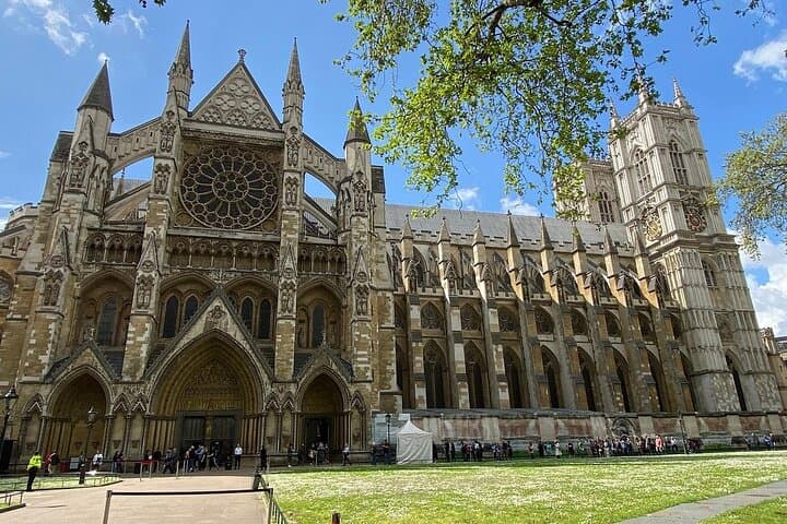 Private Royal London Walking Tour with London Eye Entry — Skip the Line Experience photo 2