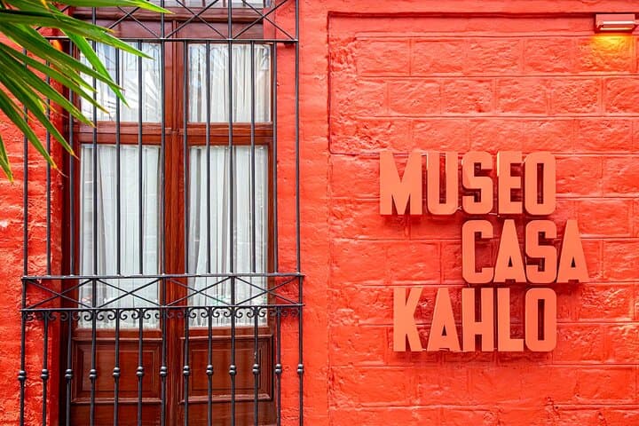 Xochimilco Trajinera and Frida Kahlo's Red House: Premium Small-Group Day Tour photo 2