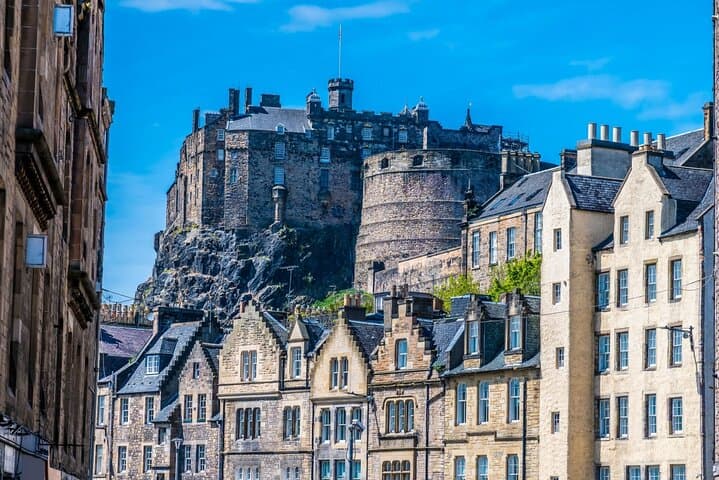 Private Edinburgh Castle Walking Tour with Skip-the-Line Entry photo 3